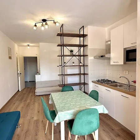 Modern With Terrace Within Walking Distance Of The Sea Apartmán *