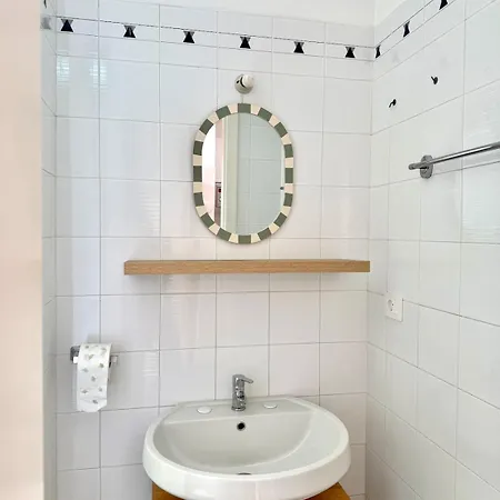 Modern With Terrace Within Walking Distance Of The Sea *