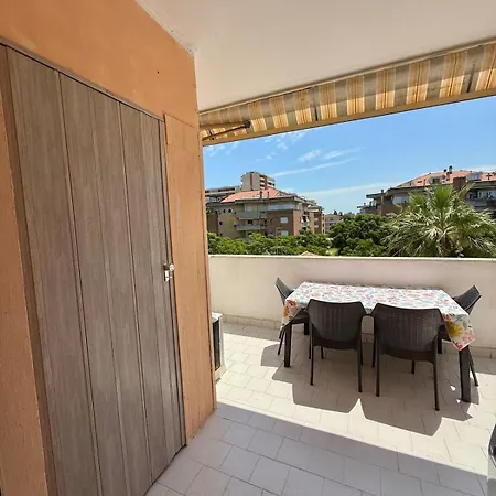 Modern With Terrace Within Walking Distance Of The Sea Apartmán Montesilvano Marina